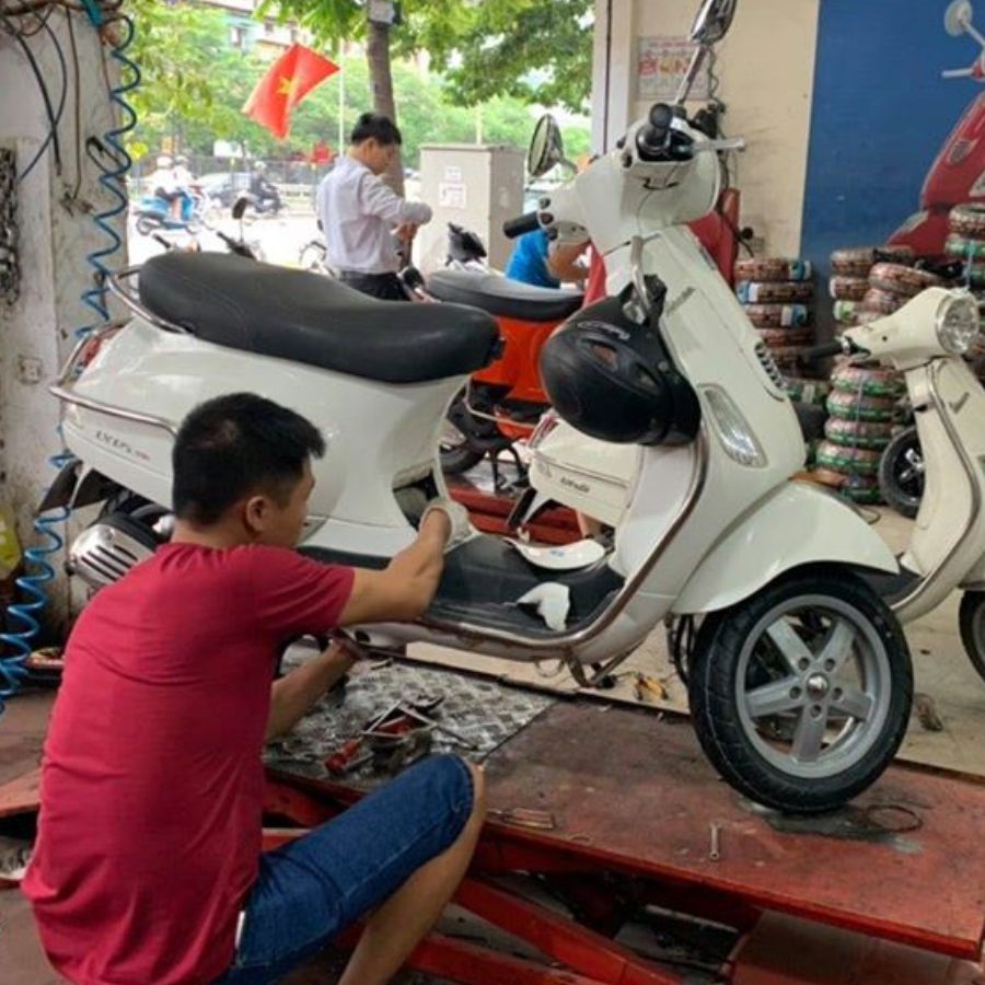 nam-tien-bao-duong-vespa-50cc